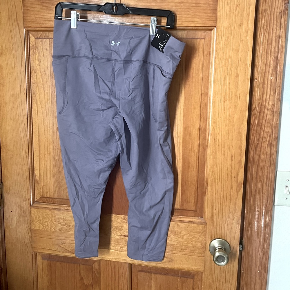 NWT UA meridian crops grayish purple size XL short